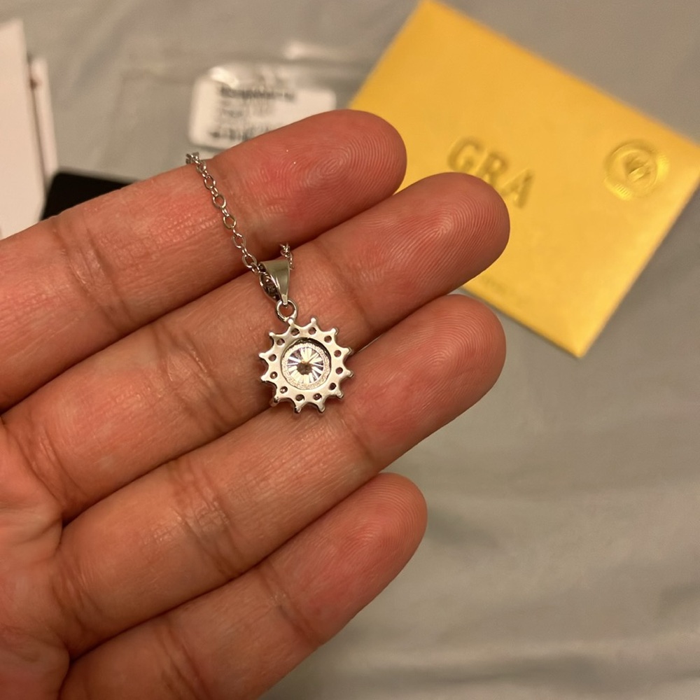 Moissanite necklace - Picture 5 of 12